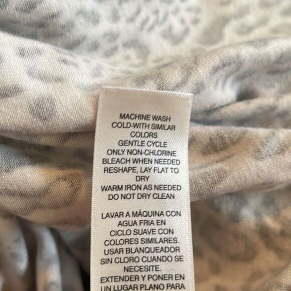 Chico’s “The Ultimate Tee” leopard print long sleeved T-shirt - Picture 9 of 9